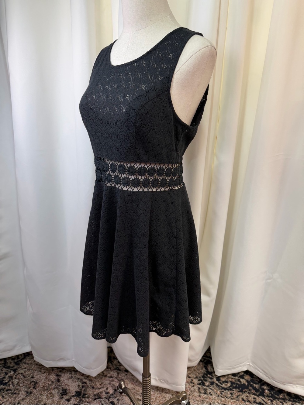 Free People Black ‘Daisy’ Sleeveless Fit & Flare Crochet Lace Mini Dress Size 6 - Picture 8 of 16